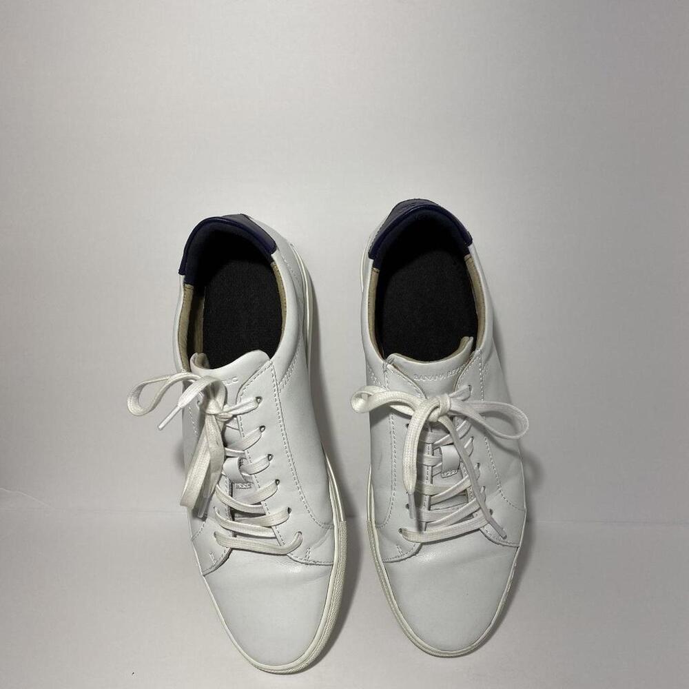 Banana Republic Men's White Sneakers with Navy Heel Detail - Picture 2 of 4